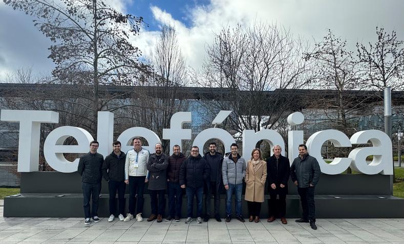 Group picture at the Telefónica Oeste 1 Building, Madrid